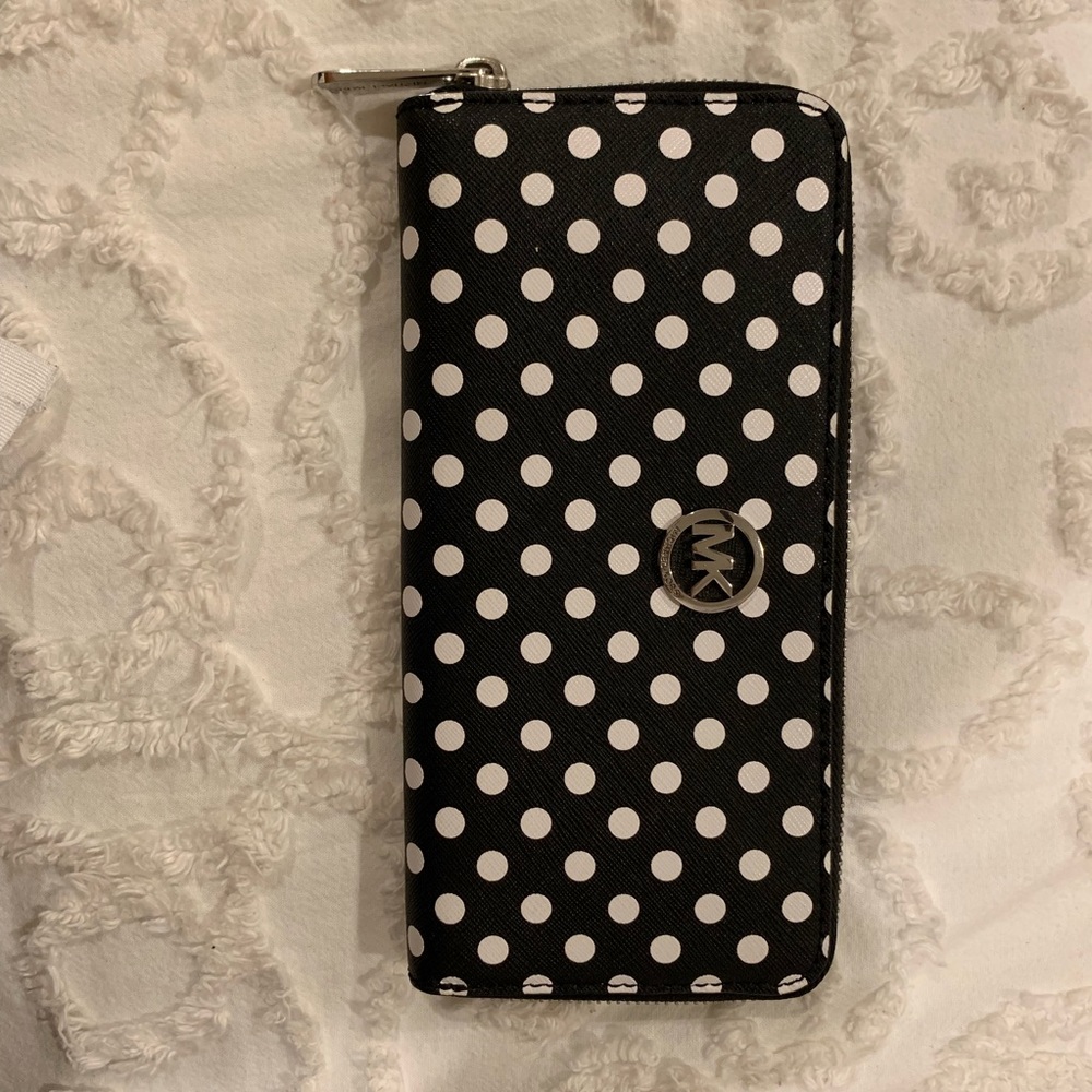 Michael Kors Polka dot wallet
